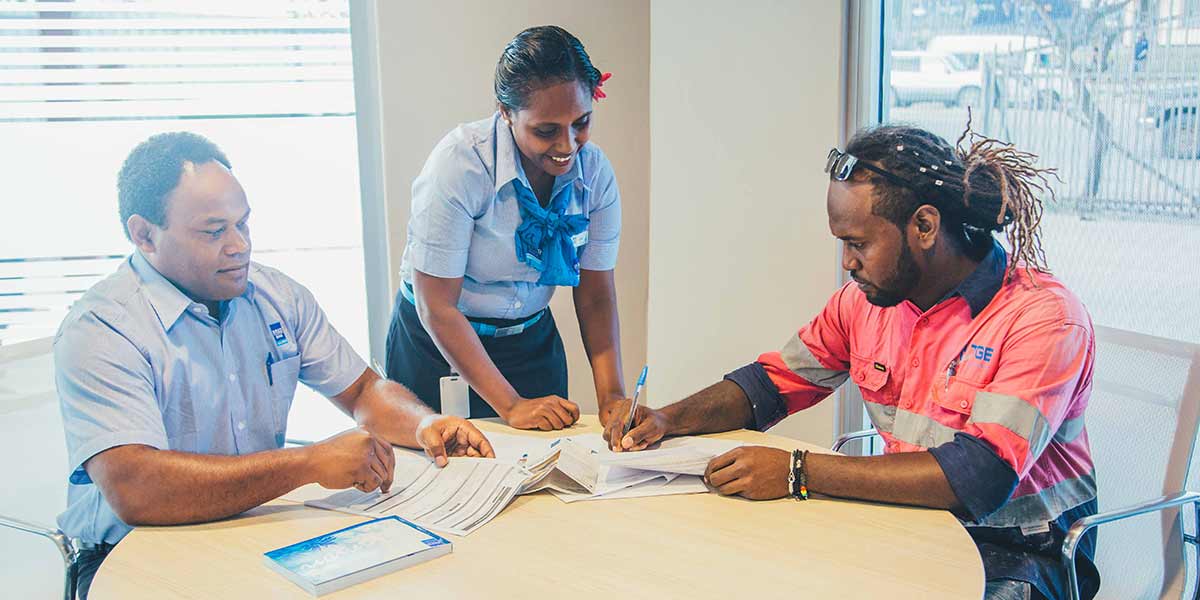 bred bank solomon staff helping a customer